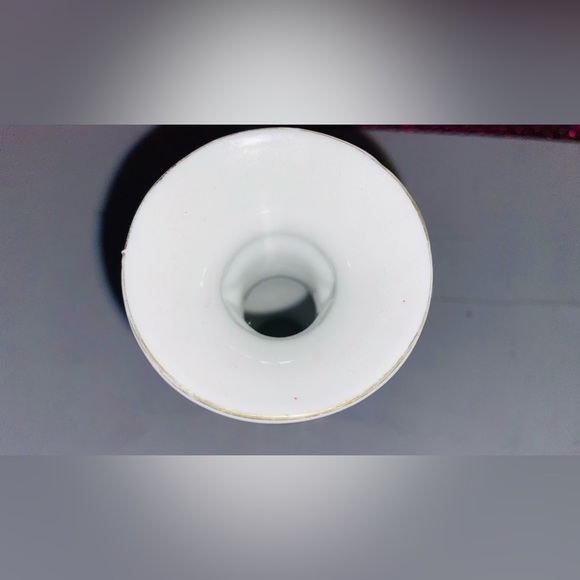 Pretty Bird Vase- Definitely Vintage, hand Painted Gold Gilding and Parakeet’s - Picture 8 of 16